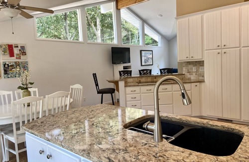 Mears House | Gorgeous Waterfront 4Bed Home on the Channel from Silver Lake and the Sand Dunes