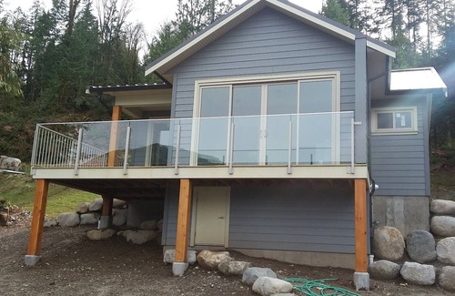 Woodfibre Cabin | Gorgeous Waterfront Guest Cottage