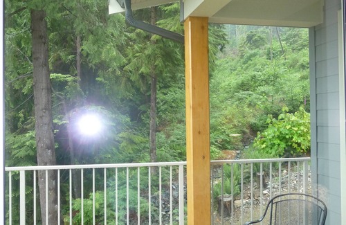 Woodfibre Cabin | Gorgeous Waterfront Guest Cottage