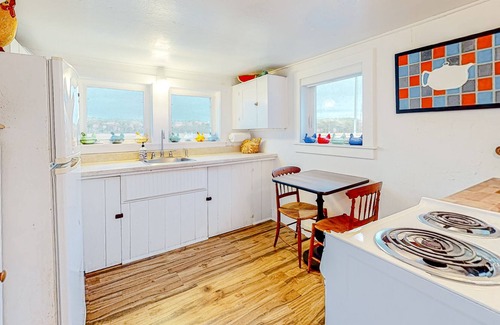 Kennebunk Cottage | Gorgeous waterfront home with river views from patio - walk to the beach