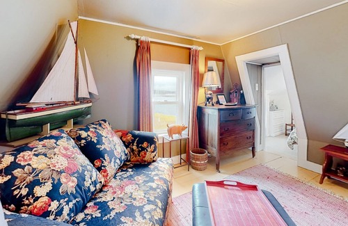 Kennebunk Cottage | Gorgeous waterfront home with river views from patio - walk to the beach