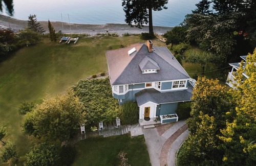 Home House | Gorgeous waterfront homes for weddings!