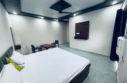 Ayodhya Hotel | Goroomgo Ayodhya Dham Guest House Ayodhya