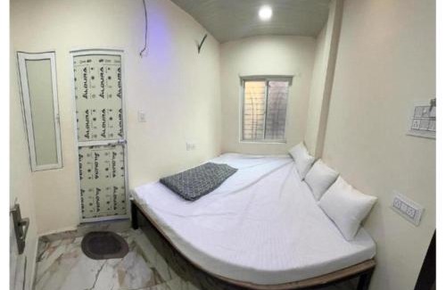 Ujjain Hotel | Goroomgo Hotel Winter Ujjain