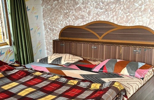 Tehri Hotel | Goroomgo Maheshwari & Banquet Hall Tehri