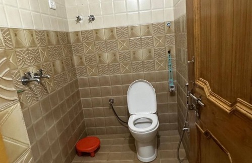 Tehri Hotel | Goroomgo Maheshwari & Banquet Hall Tehri