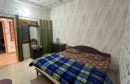 Tehri Hotel | Goroomgo Maheshwari & Banquet Hall Tehri