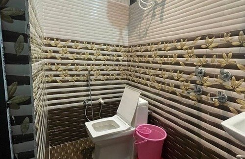 Ayodhya Hotel | Goroomgo Raghunandan Guest House Ayodhya