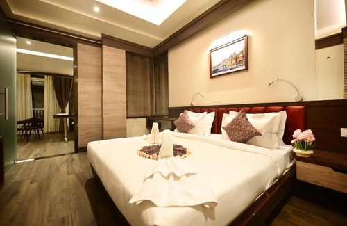 Mahmoorganj Hotel | Goroomgo The Coco Cabana Varanasi