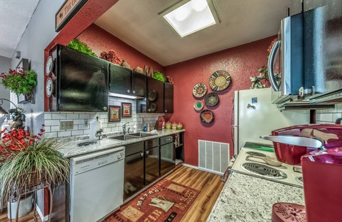 Alto Cabin | Gotch Eyed Moose | Pool + Tennis, Balcony, Views