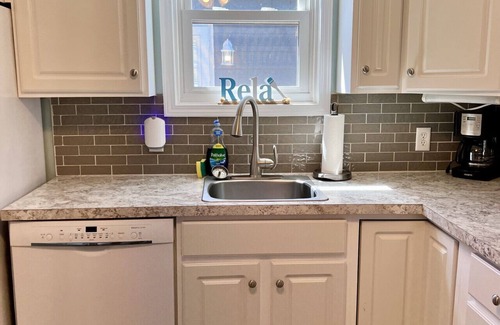 Geneva-on-the-Lake House | GOTL Strip - Private Beach - Lake Erie Views- Sunset Vacation Rentals