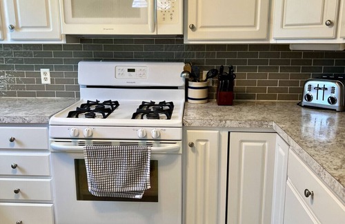 Geneva-on-the-Lake House | GOTL Strip - Private Beach - Lake Erie Views- Sunset Vacation Rentals