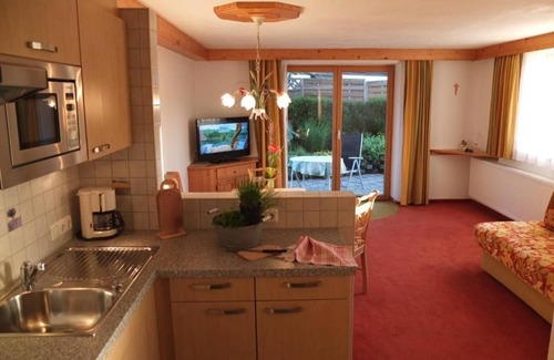 Tannheim Apartment | Gourmet holiday apartment with infrared heated loungers - Apartment Rief - daheim