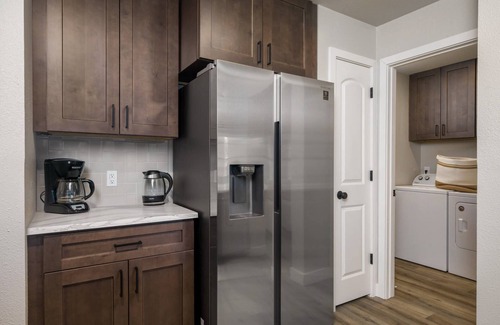 Austin House | Gourmet Kitchen with Large Dining Table, Quiet Neighborhood, Close to COTA and Airport