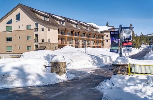 Government Camp Condo | Government Camp Condo: Ski-in/Ski-out, Mountain Views, Walk to Downtown