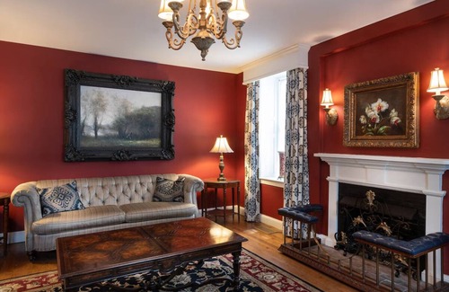 Historic District Hotel | Governor Calvert King, Historic Inns, Four-Poster Bed, Dining, Steps from State House