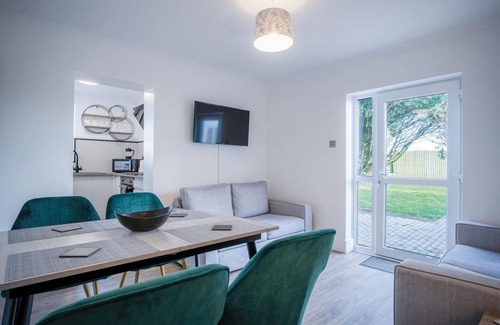 Port-Eynon Apartment | Gower Hideaway - 3 Bed Apartment - Ocean Breeze