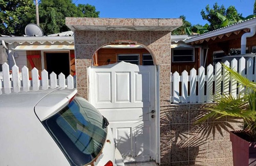 Goyave House | Country house, not too far from sea and river