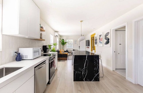 Middle River Terrace House | Gq · The “GQ”- Golf/hot tub/arcade/near downtown!