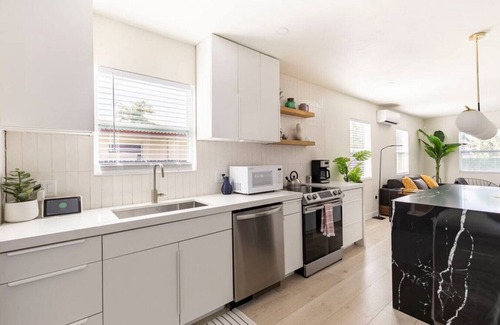 Middle River Terrace House | Gq · The “GQ”- Golf/hot tub/arcade/near downtown!