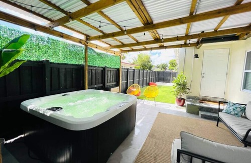 Middle River Terrace House | Gq · The “GQ”- Golf/hot tub/arcade/near downtown!