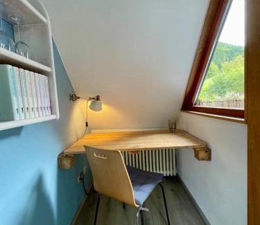 Prag Apartment | Grüner Wohnen im Alten Schulhaus