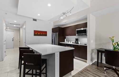 Doral Condo | Grab your friends-3 Bed/4 Bath Villa in Doral-Miami