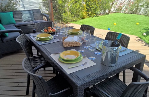 Santa Engracia Apartment | Grace Garden Home a natural garden facing the river in the center of Lisbon