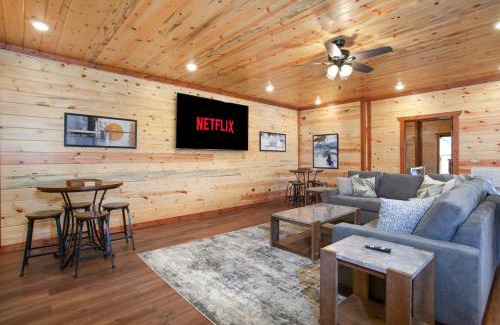 Sevierville House | Grace HideawayHUGESleeps20 Pool Hot Tub Games