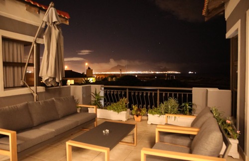 Big Bay Villa | Grace of Blaauwberg - Beach Villa with views of Table Mountain & Robben Island.