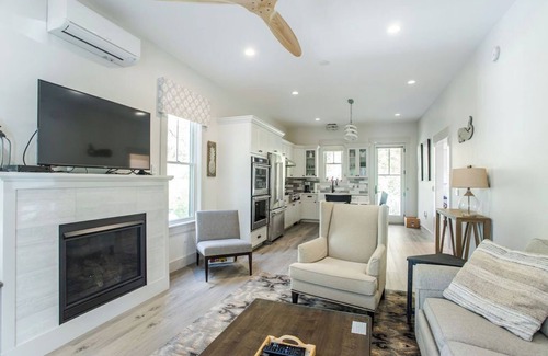 York Beach House | Graceland by the Sea – Your Peaceful Escape in York, Maine