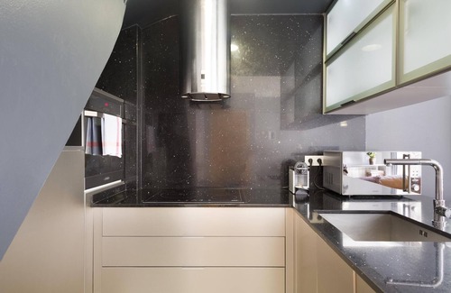 la Vila de Gracia Apartment | Gràcia: Cozy duplex with shared pool + terrace