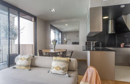 la Vila de Gracia Apartment | Gracia Penthouse: Pool and Terrace. Sleeps 6
