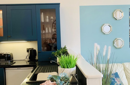 Torquay House | *Graciously large one bed by the Sea*