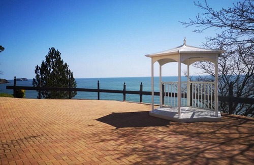Torquay House | *Graciously large one bed by the Sea*