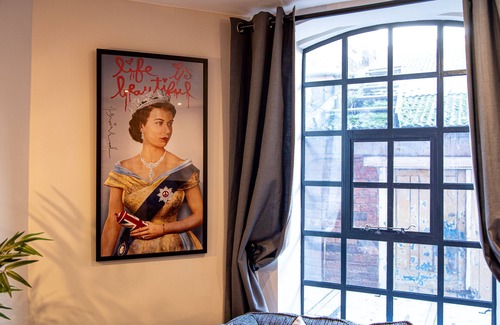 Birmingham City Centre House | Grade 2 Mews Luxury, Industrial 3 BR House with FIREPLACE