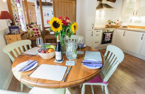 Broughton Hackett Cottage | GRAFTON MILL, family friendly, with a garden in Grafton Flyford