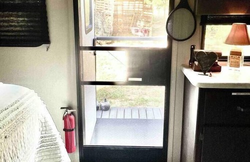 Graham House | Graham Pet Friendly Route 66 @ The Mistletoe Farm