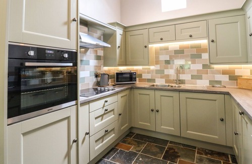 Builth Wells House | GRAIG FAWR, pet friendly, with a garden in Beulah