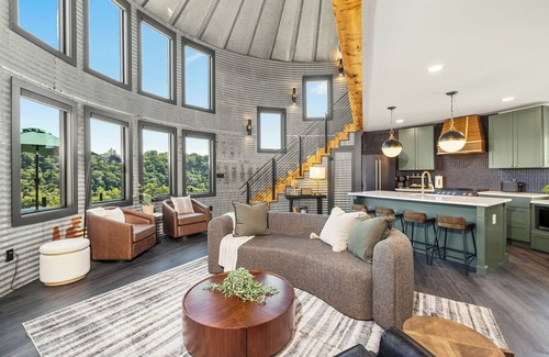 Daniels Hill House | Grain Bin Silo w/Loft Fire Pit Near Downtown Lynchburg