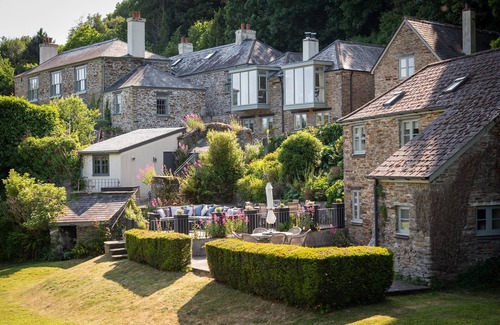 Kingsbridge Cottage | Granary Cottage - a cottage that sleeps 2 guests in 1 bedroom