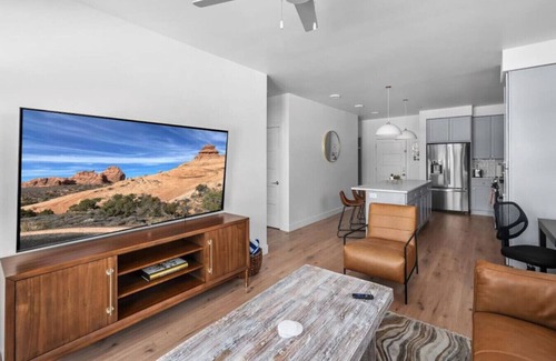 Downtown Salt Lake City Apartment | Grand 1BR Views/Pool/Gym/HTub