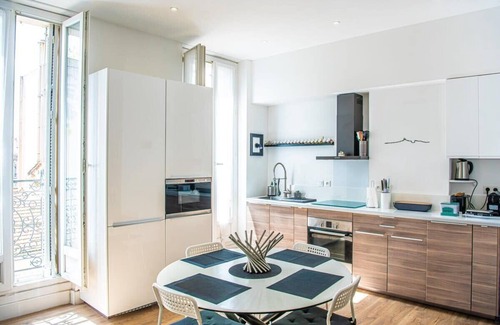 1st Arrondissement Apartment | Grand 2 chambres avec balcon Parc Longchamp