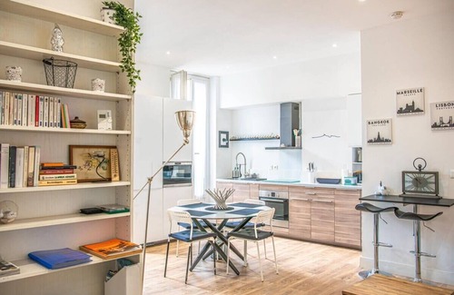 1st Arrondissement Apartment | Grand 2 chambres avec balcon Parc Longchamp