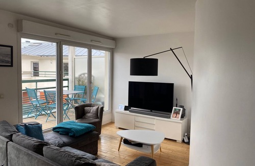 Poissy Apartment | Grand 3 Pieces au 4eme et Dernier Étage Avec Terrasse Plein Sud Proche Gare