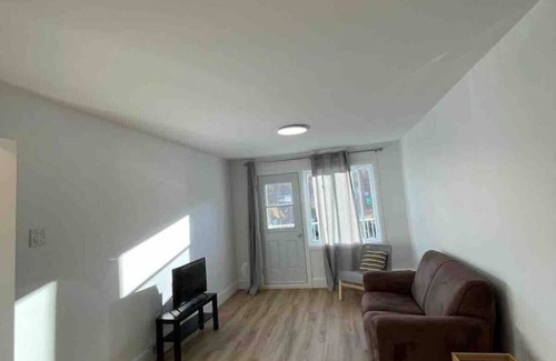 Vieux-Moulin Condo | Grand 4,5 rénové à neuf près de bus et autoroute!