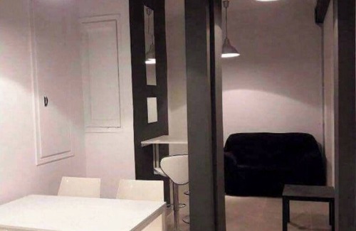 Kypseli Apartment | Grand 4 Bd Flat with Classical Touches in Kipseli
