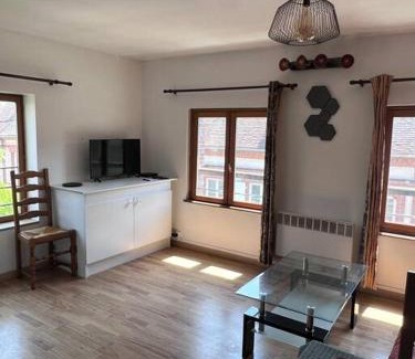 Verneuil-sur-Avre Apartment | Grand Appartement lumineux 2ch. Ville historique.