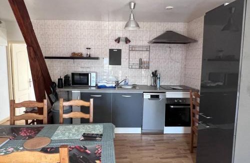 Verneuil-sur-Avre Apartment | Grand Appartement lumineux 2ch. Ville historique.