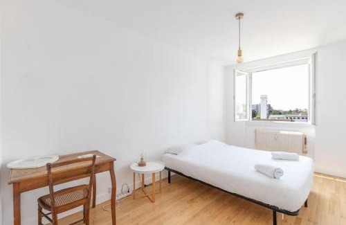 Villefranche-sur-Saone Apartment | Grand Appartement Cosy - Parking & Balcon